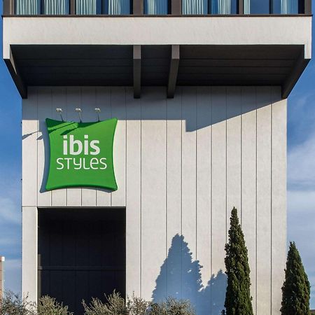 ホテル Ibis Styles Roma Aurelia エクステリア 写真