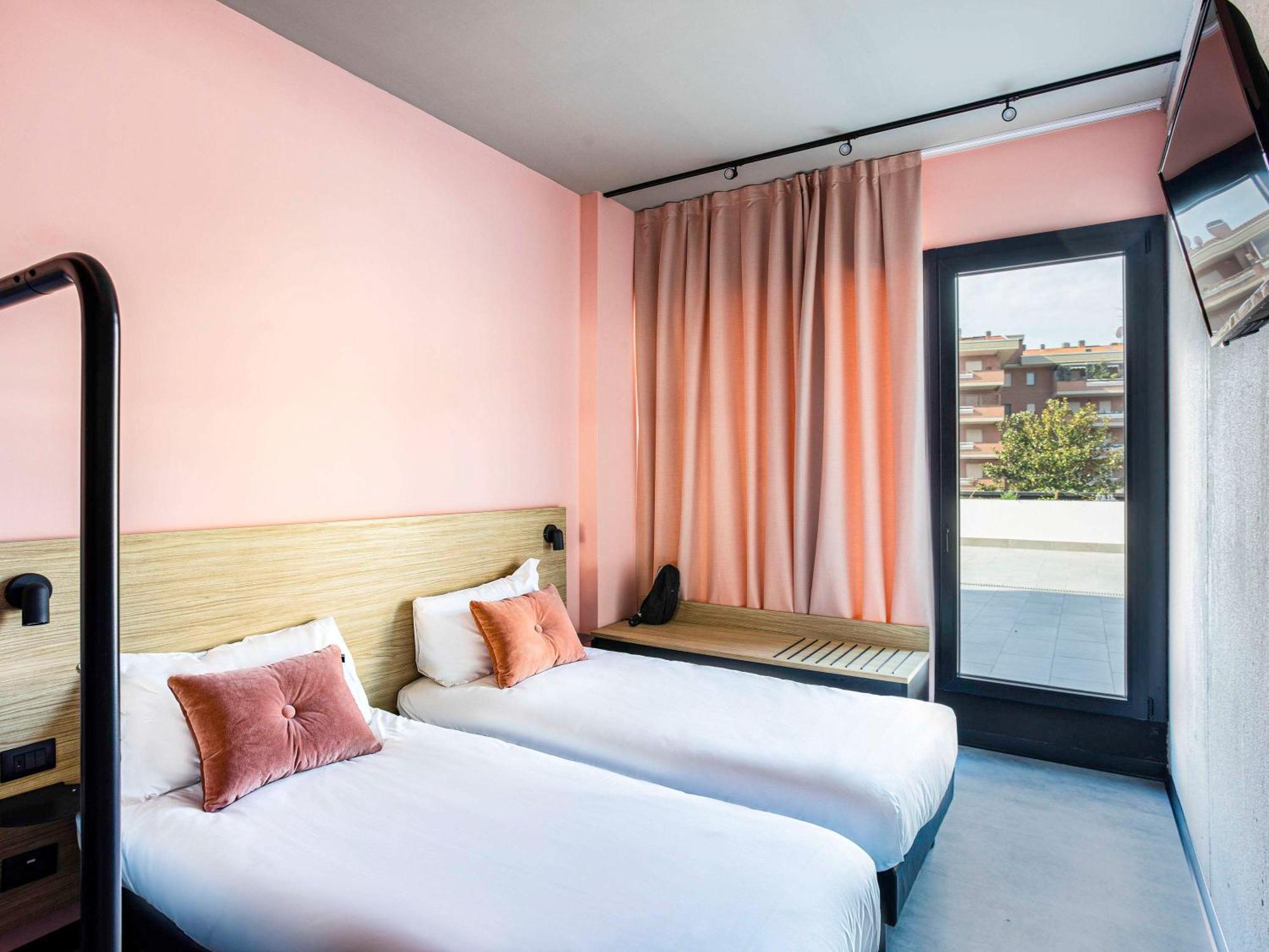 ホテル Ibis Styles Roma Aurelia エクステリア 写真